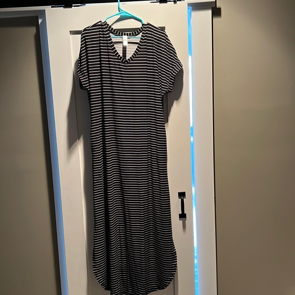 Jules and James Maxi dress. Short sleeves